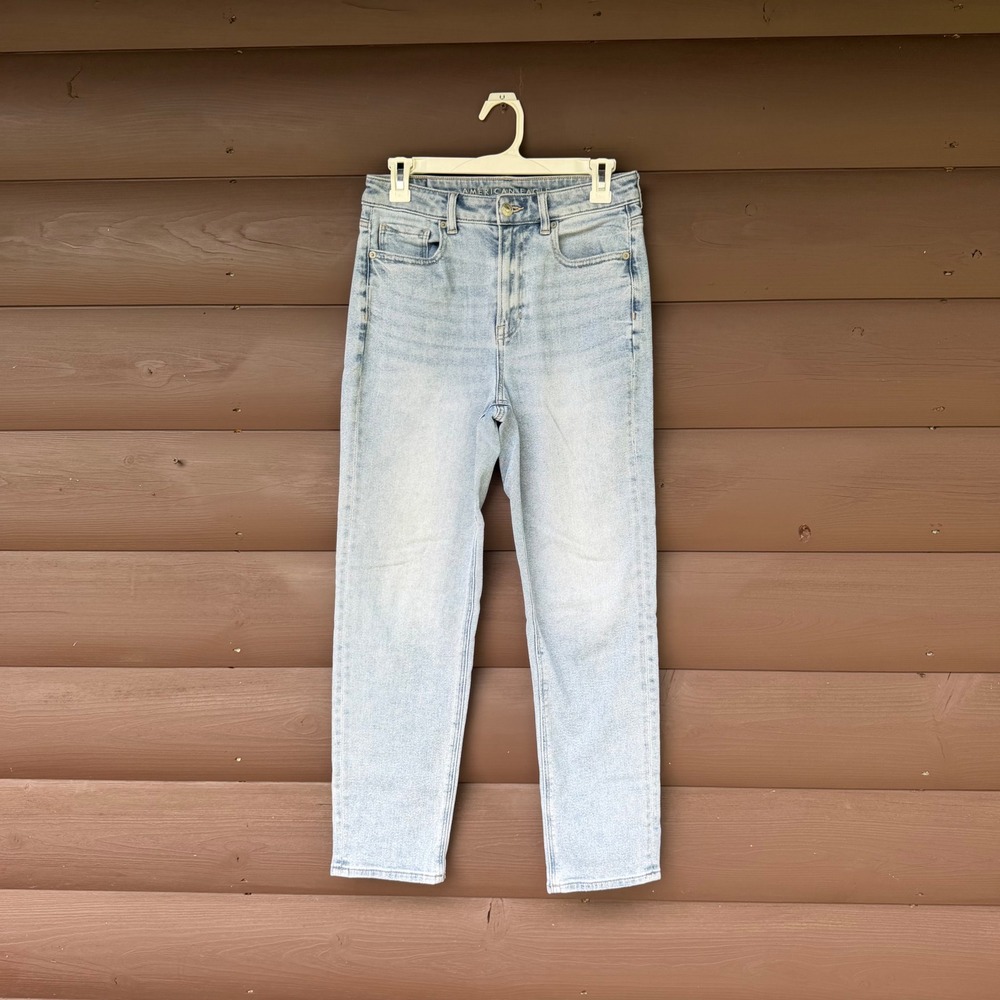 American Eagle Mom Straight Jean Womens 4 Regular Light Wash Blue High Rise